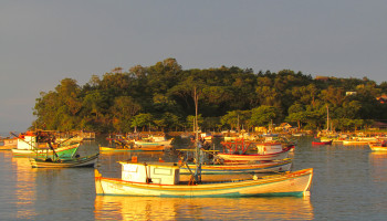 Barcos na bahia da Penha - SC - Brasil